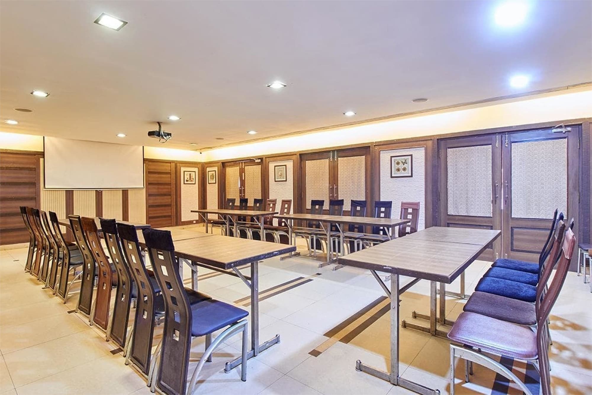 Hotel Sovereign Daman Kültér fotó