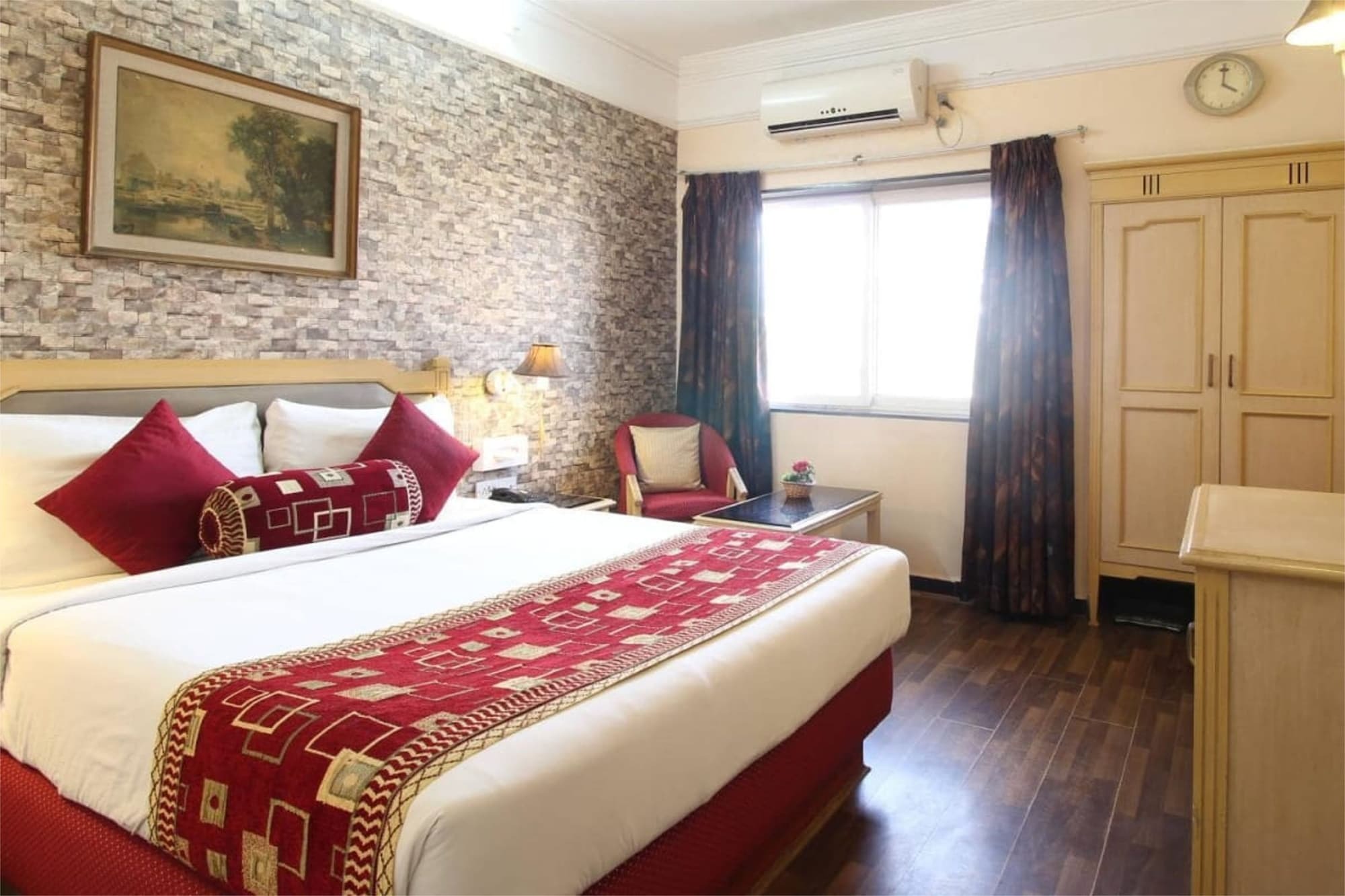 Hotel Sovereign Daman Kültér fotó
