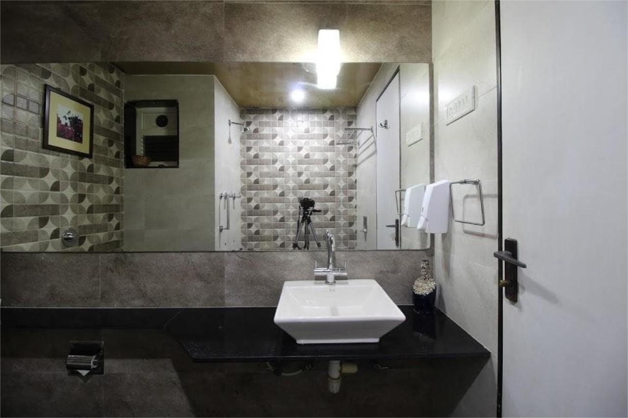Hotel Sovereign Daman Kültér fotó
